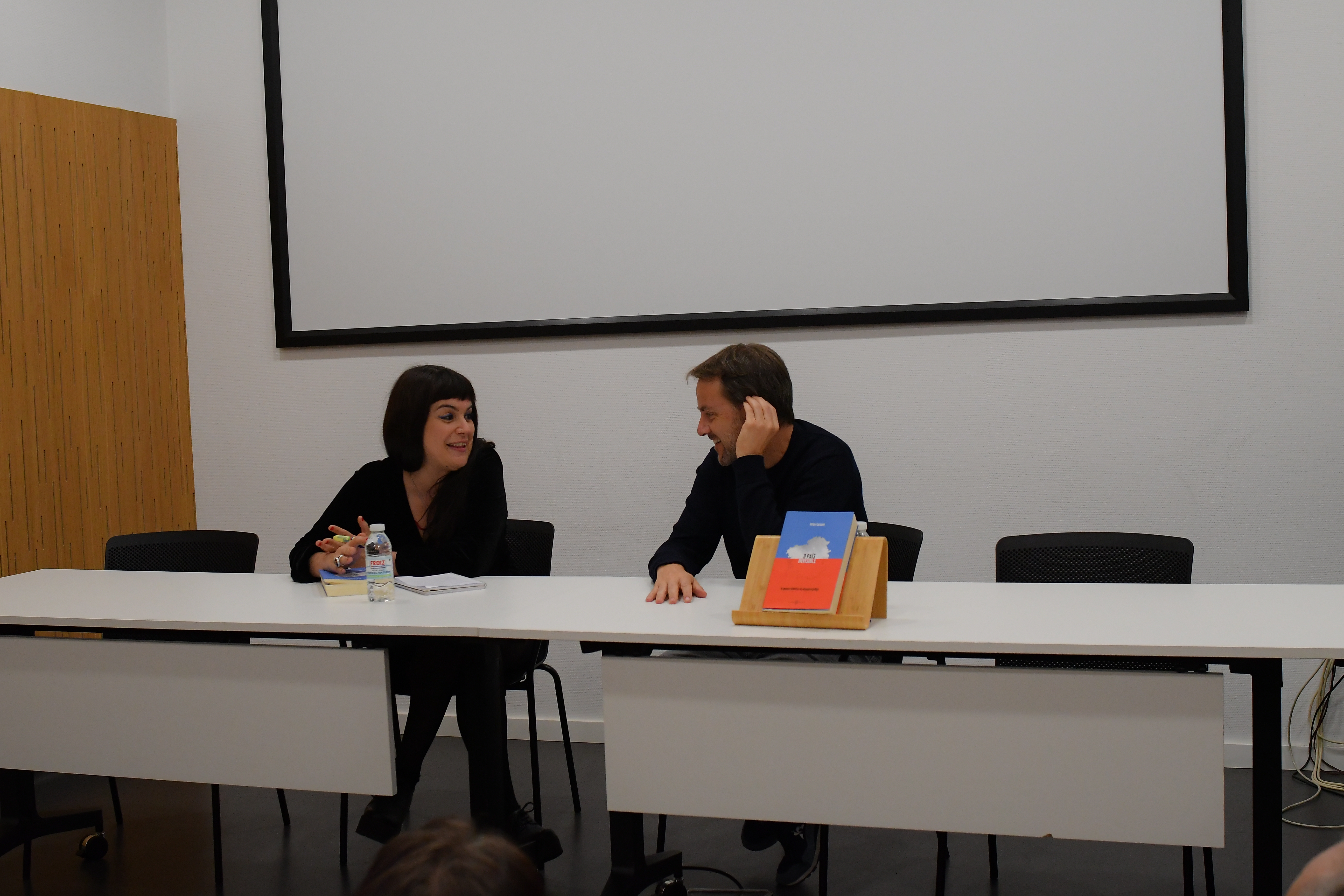 Arturo e Cristina sorindo