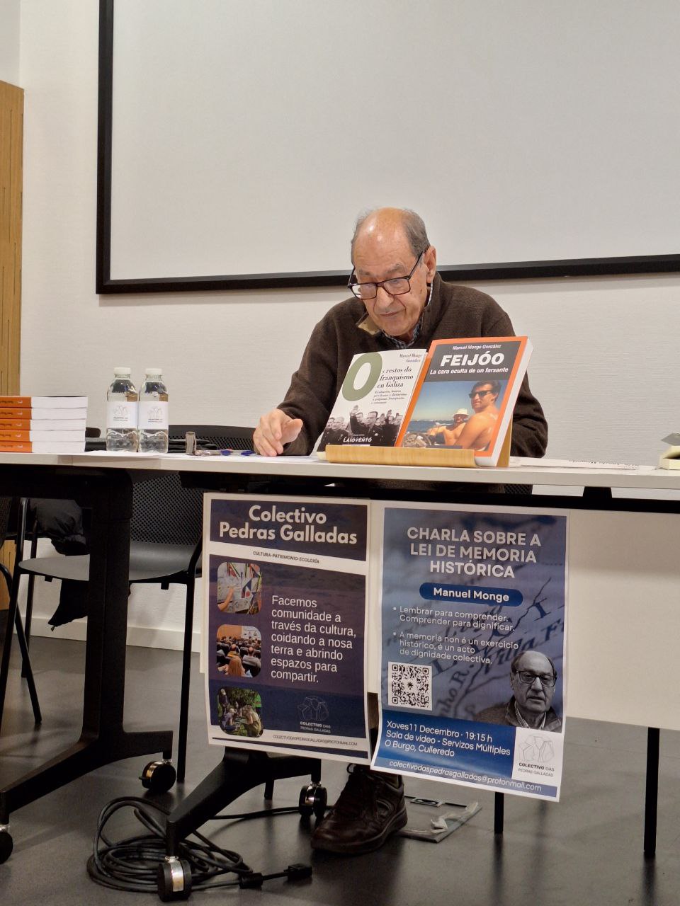 Manuel Monge durante a charla en Culleredo