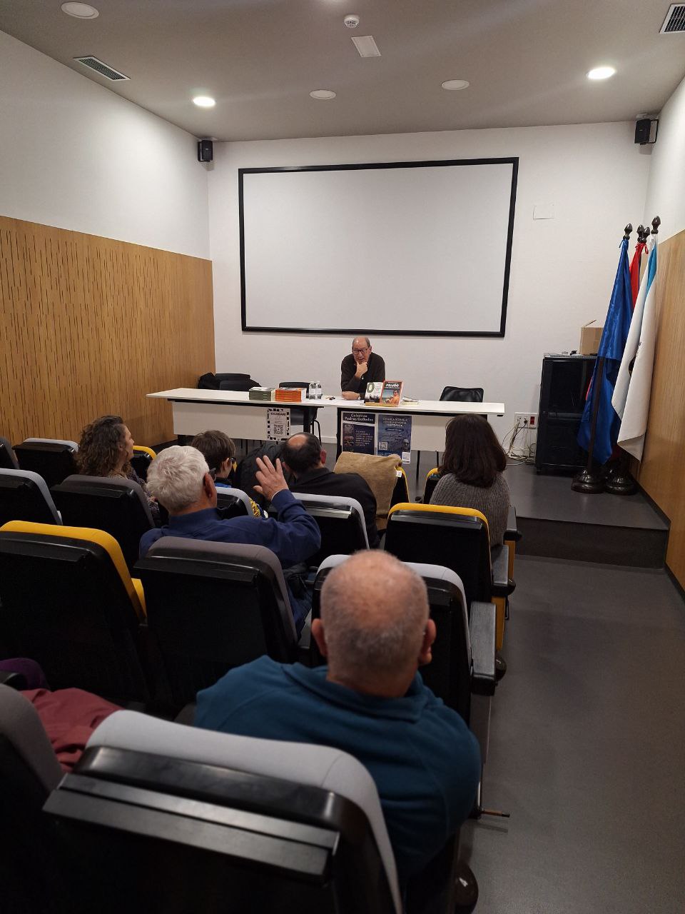 Público asistente ao acto de memoria